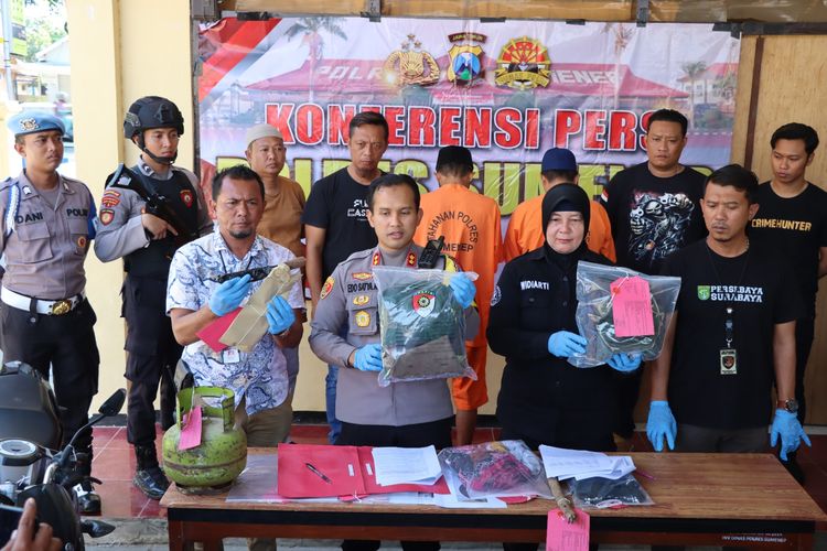 Polres Sumenep mengungkap kasus pembunuhan seorang wanita usia minta dinikahi, Jumat (20/10/2023). 