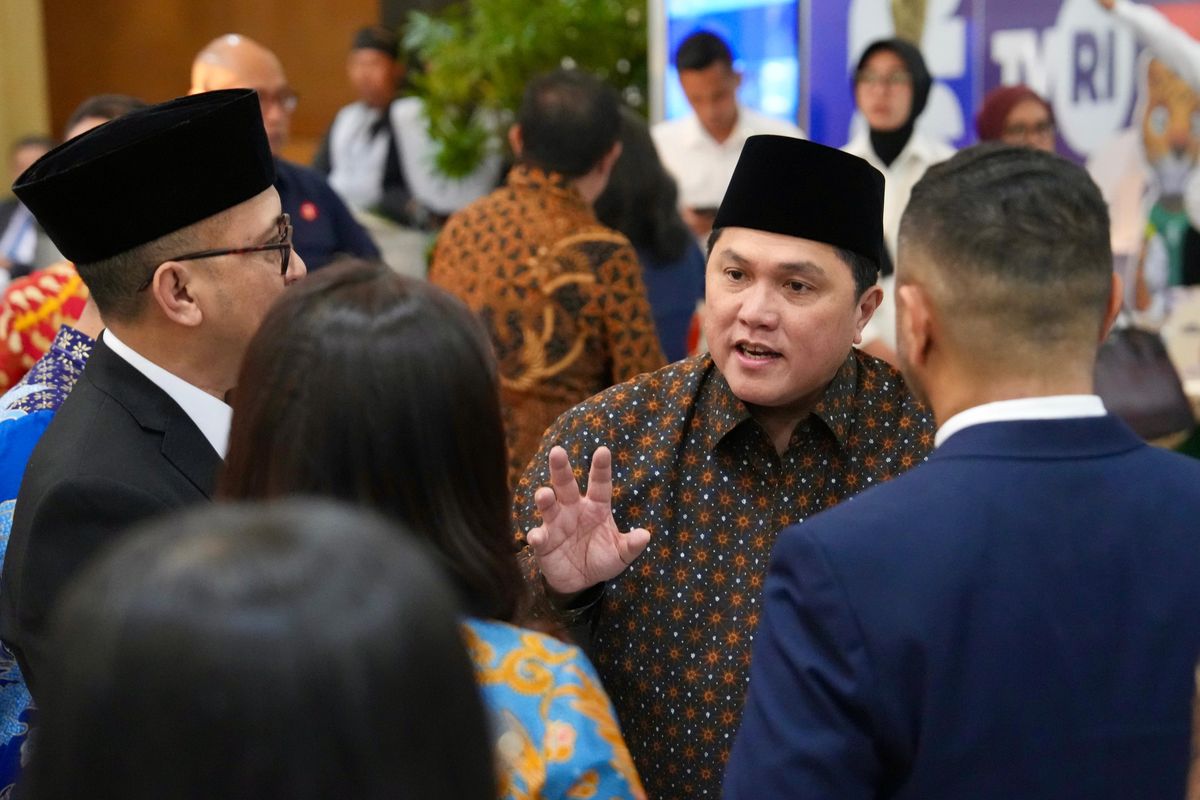 Menteri Pemuda dan Olahraga Erick Thohir didampingi Wakil Menteri Pemuda dan Olahraga Taufik Hidayat, Sekretaris Kementerian Pemuda dan Olahraga Gunawan Suswantoro, serta jajaran pejabat eselon I dan II Kemenpora RI menghadiri rapat kerja dengan Komisi X DPR RI di Ruang Rapat Komisi X, Gedung Nusantara I, Kompleks DPR/MPR RI, Jakarta Pusat, Selasa (2/6/2026). 