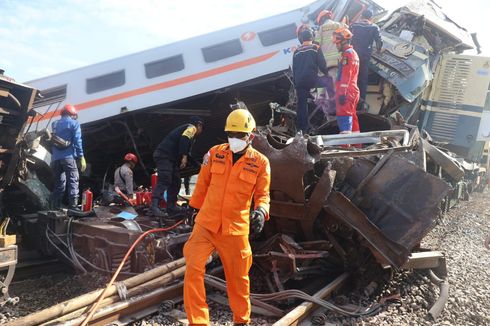 Basarnas Siapkan 2 Skema Evakuasi Lokomotif KA untuk Selamatkan 2 Korban