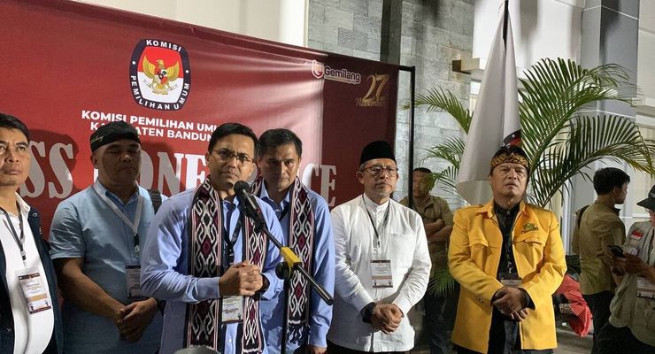 Tepis Isu Kotak Kosong, Sahrul Gunawan-Gun Gun Daftar Pilkada Bandung