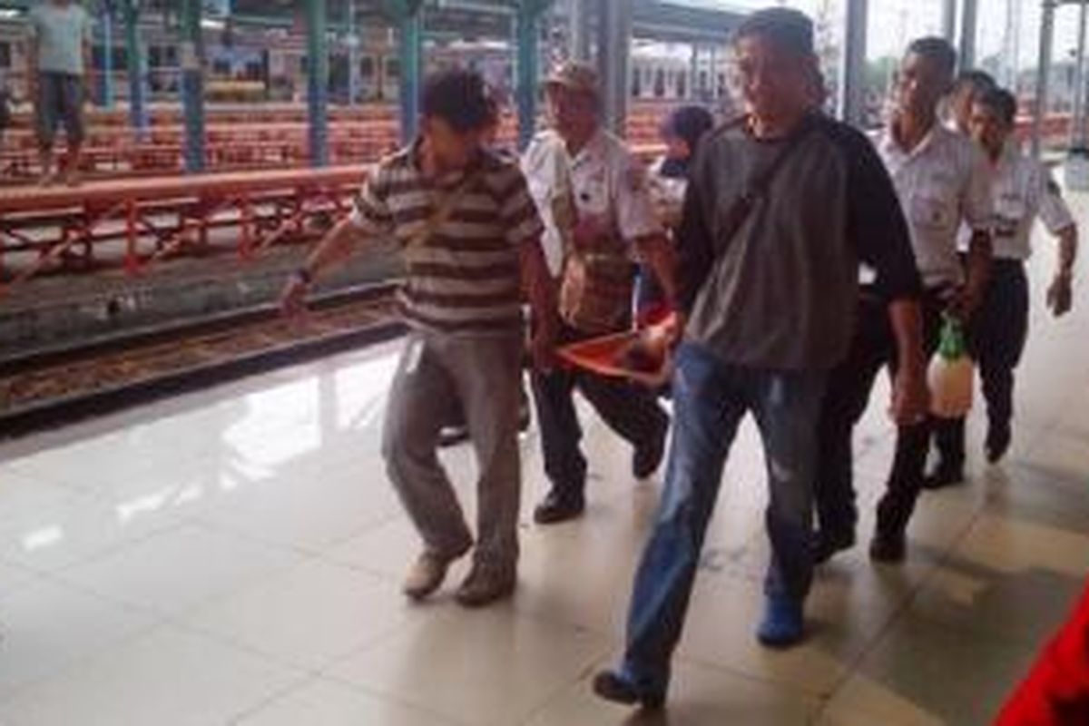 Melahirkan di Stasiun Manggarai