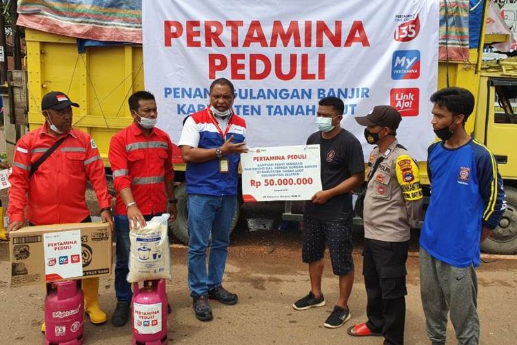 (Pertamina menyalurkan bantuan kepada korban terdampak bencana. DOK. Humas Pertamina)