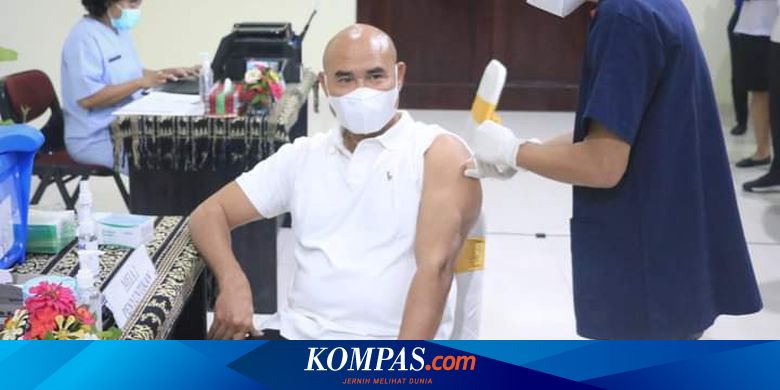 Disuntik Vaksin AstraZeneca, Gubernur NTT: Kita Harap Desember Tidak Lagi Pakai Masker - Vimarsana News