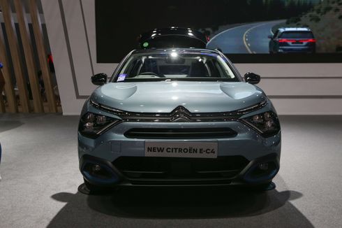 BERITA FOTO: Citroen Pamerkan Mobil Listrik e-C4 di IIMS 2023