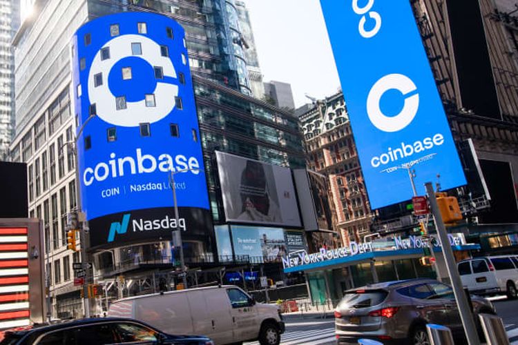 Coinbase melantai di bursa Nasdaq AS.