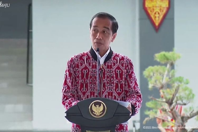 Foto tangkapan layar YouTube Sekretariat Presiden: Presiden Joko Widodo meresmikan Bandara Tebelian di Kabupaten Sintang, Kalimantan Barat, Rabu (8/12/2021).