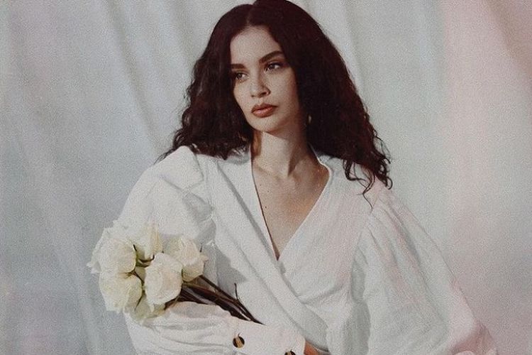 Penyanyi asal Amerika, Sabrina Claudio