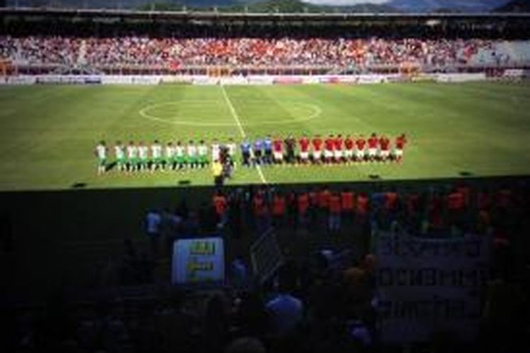 Tim nasional Indonesia U-23 beruji coba melawan AS Roma, Jumat (18/7/2014). 