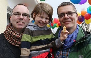 Heboh Pasangan Gay Adopsi Anak, Apa Kata Para Peneliti?