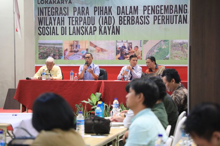 Bupati Bulungan Syarwani mendorong transformasi desa-desa di Kabupaten Bulungan menjadi desa pintar dan digital melalui penerapan Sistem Informasi Desa (SID).