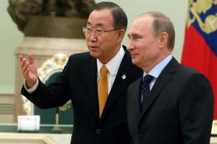Sekretaris Jenderal PBB, Ban Ki-moon dan Presiden Rusia, Vladimir Putin usai melakukan pertemuan di Kremlin, Kamis (20/3/2014), terkait krisis di Ukraina dan Crimea.