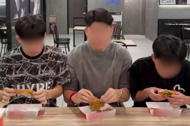 Tiga Influencer Malaysia Beri Nasi Isi Tulang Ayam ke Tunawisma, Terancam Denda Miliaran Rupiah
