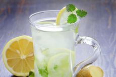 Bahaya Terlalu Sering Minum Air dengan Lemon