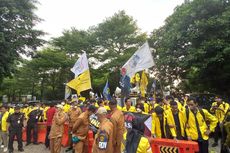 Kericuhan Demo Mahasiswa UI Mereda Saat Ketua BEM Diizinkan Bertemu dengan Wakil Rektor