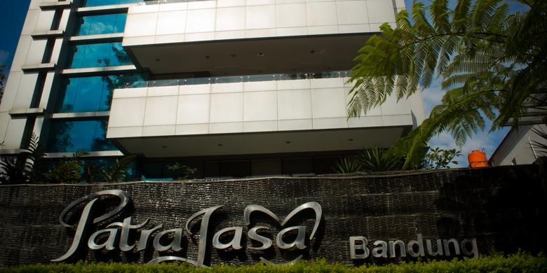 Tampak depan Patra Jasa Bandung Hotel yang terletak di Jl. Ir. H. Juanda 132 (Dago), Bandung.