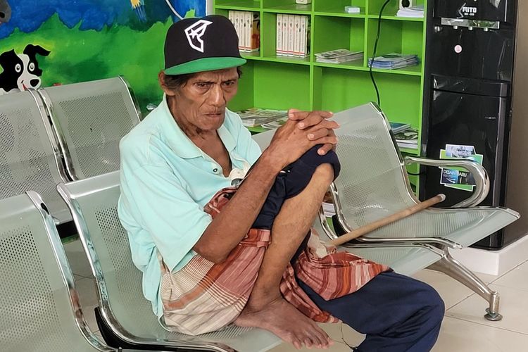 La Hasim (80) Lansia terlantar di Nunukan yang meminta kamar di polsek Nunukan Kaltara dan berharap mati di kantor polisi