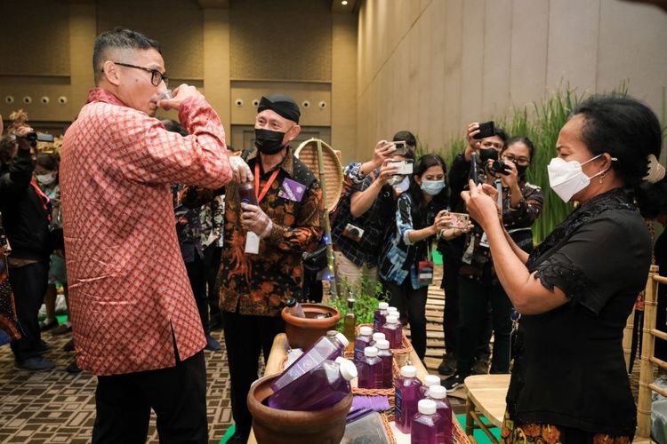 Menteri Pariwisata dan Ekonomi Kreatif (Menparekraf) Sandiaga Uno saat menghadiri International Wellness Tourism Conference and Festival (IWTCF) 2022 di hotel Alila Solo, Kota Solo, Jawa Tengah, pada JUmat (5/8/2022).