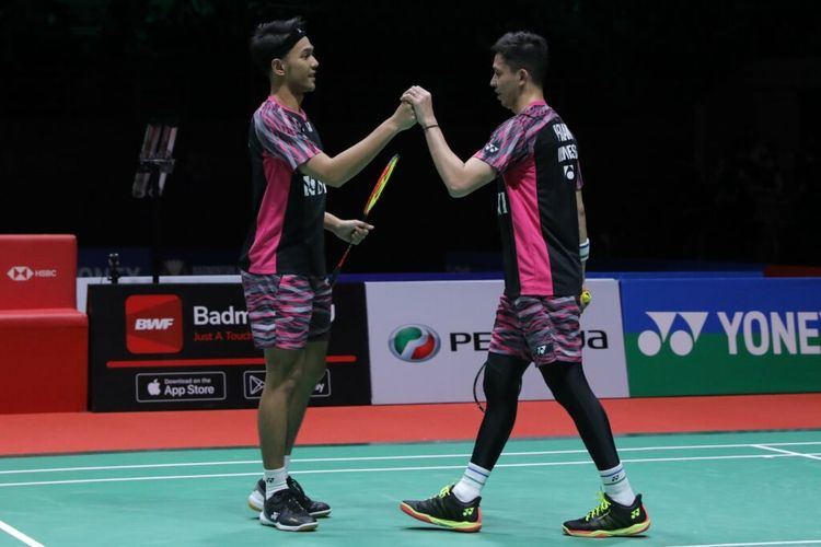 Fajar Alfian/Muhammad Rian Ardianto saat menghadapi Aaron Chia/Soh Wooi Yik pada babak semifinal Malaysia Masters 2022 di Axiata Arena, Sabtu (9/7/2022). Fajar/Rian akan mewakili Indonesia pada Kejuaraan Dunia 2022 yang akan digelar di Tokyo, Jepang, pada 22-28 Agustus mendatang.