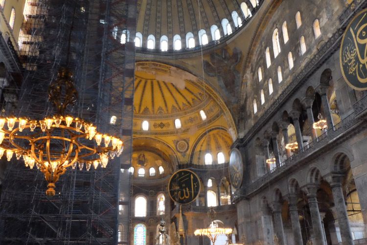 Interior Hagia Sophia di Turki.