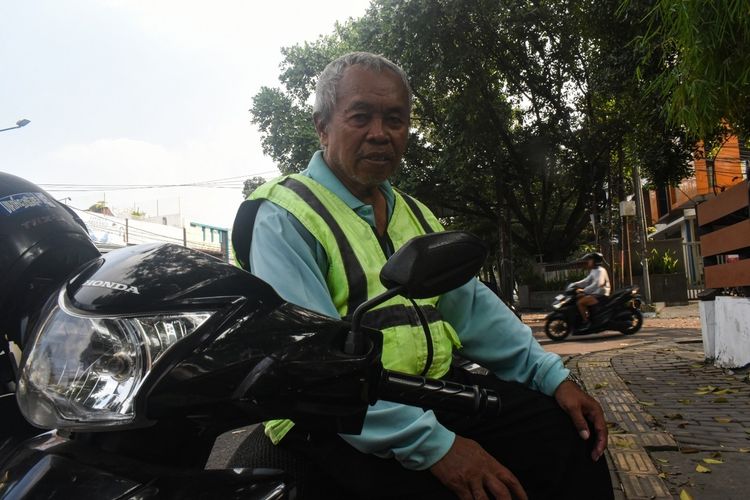 Tergerus Zaman, Cerita Kakek Puspa Bertahan Menjadi Tukang Ojek Pangkalan di Bandung