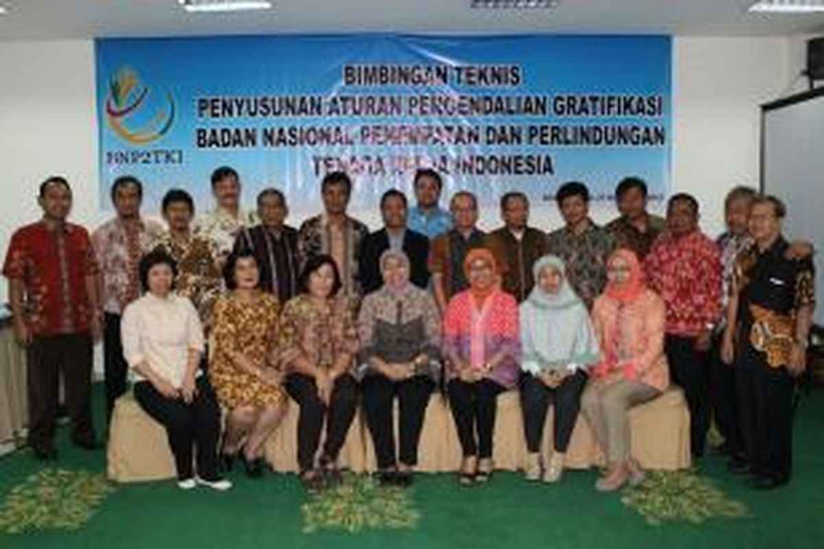Badan Nasional Penempatan dan Perlindungan Tenaga Kerja Indonesia (BNP2TKI) sejak Kamis (26/11/2015) hingga Sabtu (28/11/2015) menyelenggarakan Bimbingan Teknis Review Kebijakan Gratifikasi untuk sejumlah pegawai di lingkungan BNP2TKI. 