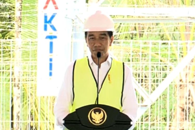 Presiden Joko Widodo meresmikan ribuan Base Transceiver Station (BTS) 4G Bakti dan pengoperasian Satelit Republik Indonesia 1 (Satria-1) di Kabupaten Kepulauan Talaud, Sulawesi Utara, Kamis (28/12/2023). 
