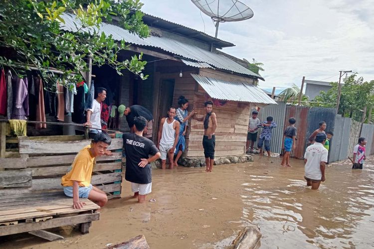 Tampak permukiman warga di Kelurahan Monta Baru terendam banjir, Kamis (9/3/2023).