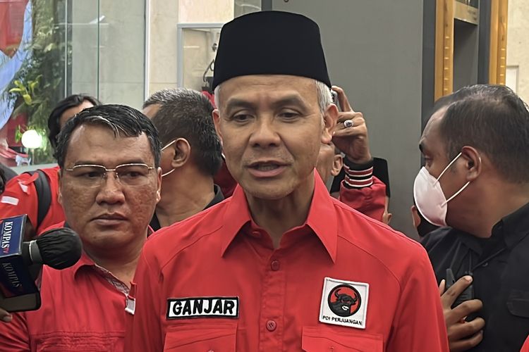 Calon Presiden (Capres) dari Partai Demokrasi Indonesia Perjuangan (PDI-P) Ganjar Pranowo saat ditemui di Kantor DPP PDI-P, Minggu (30/4/2023).
