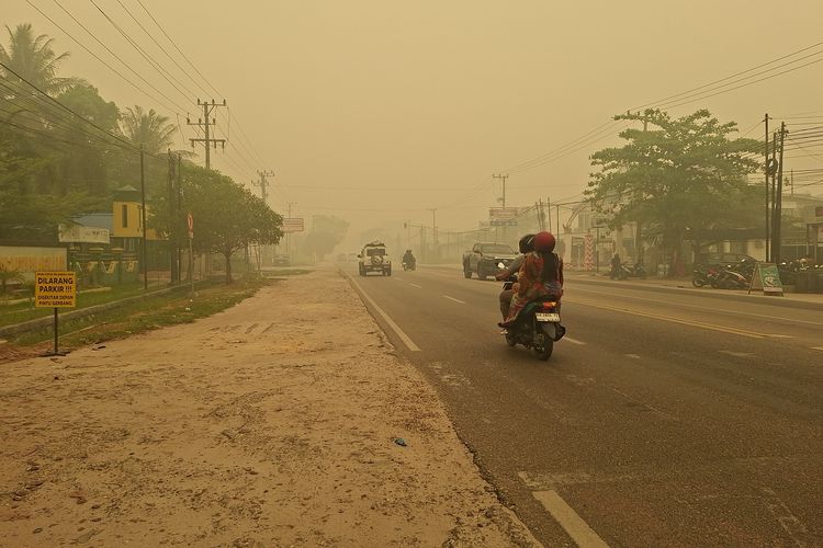 Kabut Asap Palangka Raya Makin Parah, Jarak Pandang 100 Meter, Penerbangan Berulang Kali Terganggu
