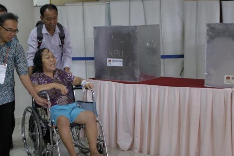 760 Gambar Kursi Roda Pasien Gratis Terbaik