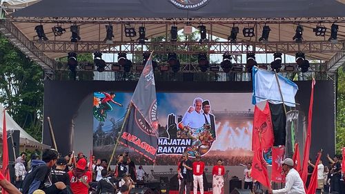 Revolusi Cinta dan "Ngintili" dalam Pantun Butet Kartaredjasa di Kulon Progo...