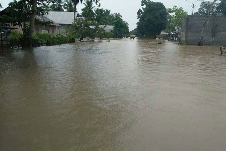 Ratusan rumah warga di empat kecamatan di Kabupaten Buru ikut terendam banjir menyusul hujan deras yang mengguyur kabupaten itu sejak beberapa hari terakhir. 