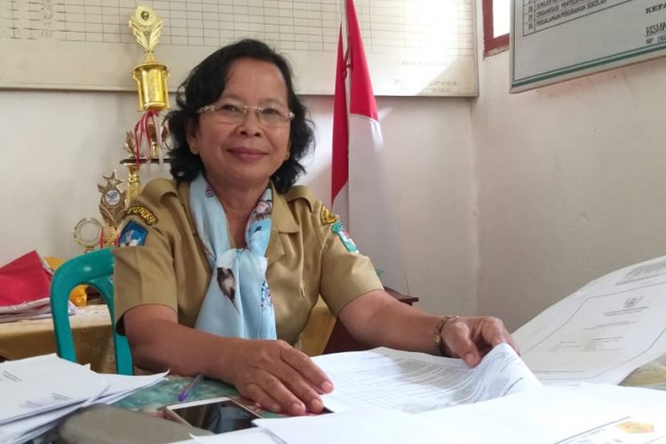 Rismaida Damanik Kepala Sekolah Dasar (SD) negeri 091437 Desa Huta Mula, Kecamatan Pematang Sidamanik, Kabupaten Simalungun, Sumatera Utara. 
