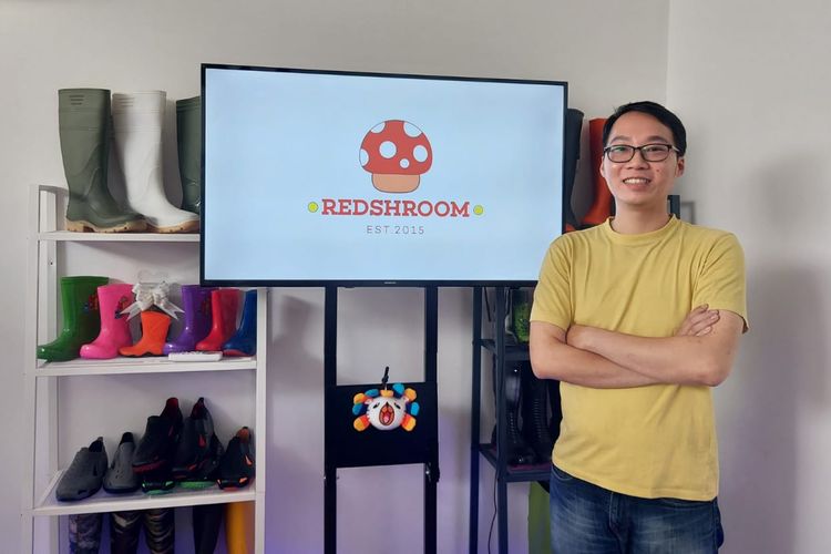 Manager Operational Redshroom Store, Raymond Mario