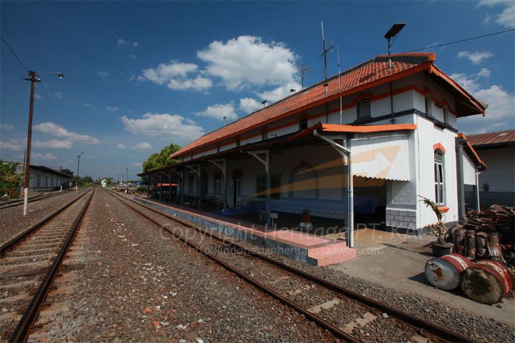 Stasiun Brumbung, stasiun bersejarah di Indonesia sudah ada sejak 156 tahun lalu.