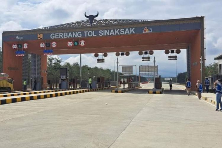 Foto: Suasana gerbang Tol Sinaksak yang berlokasi di Sinaksak, Kecamatan Tapian Dolok, Kabupaten Simalungun, Provinsi Sumut, Jumat (23/12/2023).