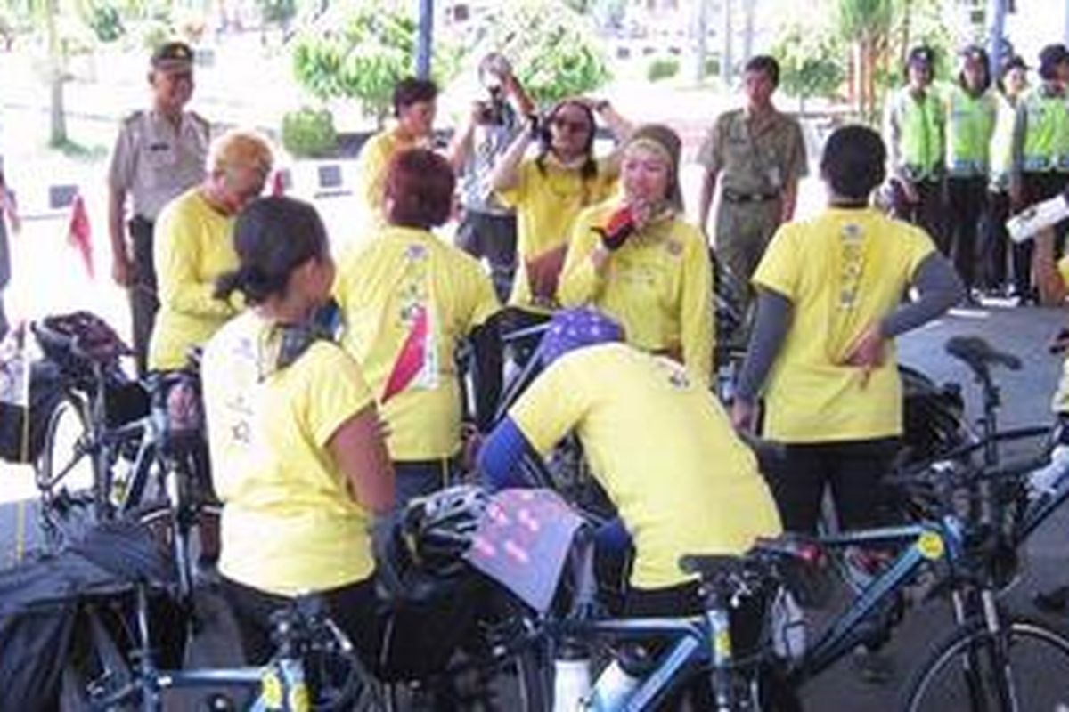 10 perempuan yang tergabung dalam Bike To Work Goes Jepara, tiba di Kendal Jawa Tengah