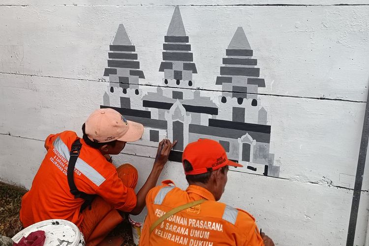 Gambar bendera negara peserta KTT ASEAN di tembok Jalan Raya Haji Bokir bin Djiun di Dukuh, Kramatjati, Jakarta Timur, Selasa (22/8/2023).