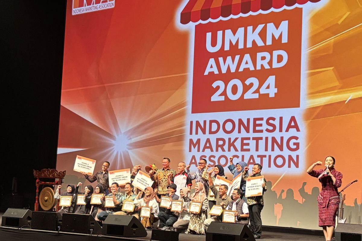 IMA UMKM Award 2024 sukses digelar pada Jumat, 6 Maret 2024 di Djakarta Theatre sebagai bagian dari Rapat Kerja Nasional (Rakernas) Indonesian Marketing Association (IMA). Sebanyak 6 finalis utama UMKM dengan kategori UMKM wisata dan UMKM umum mendapat penghargaan dalam acara IMA UMKM Award 2024, berhasil menepis 807 peserta sejak awal program pelatihan ini kick off pada 1 Maret 2024 lalu.