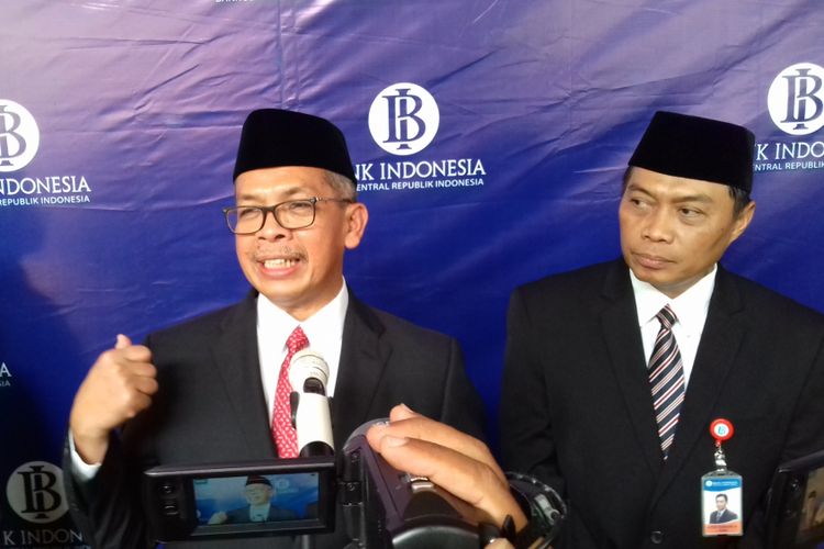 Deputi Gubernur Bank Indonesia (BI) Sugeng (kiri) saat menghadiri serah terima jabatan Kepala Kantor Perwakilan Bank Indonesia Malang, Senin (14/1/2019)