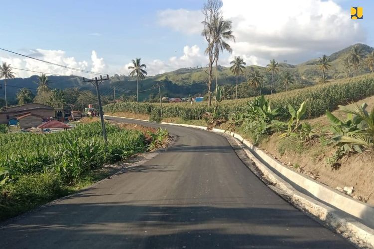Kondisi ruas jalan di Kampung Jeruk, Sumut, usai diperbaiki Kementerian PUPR.
