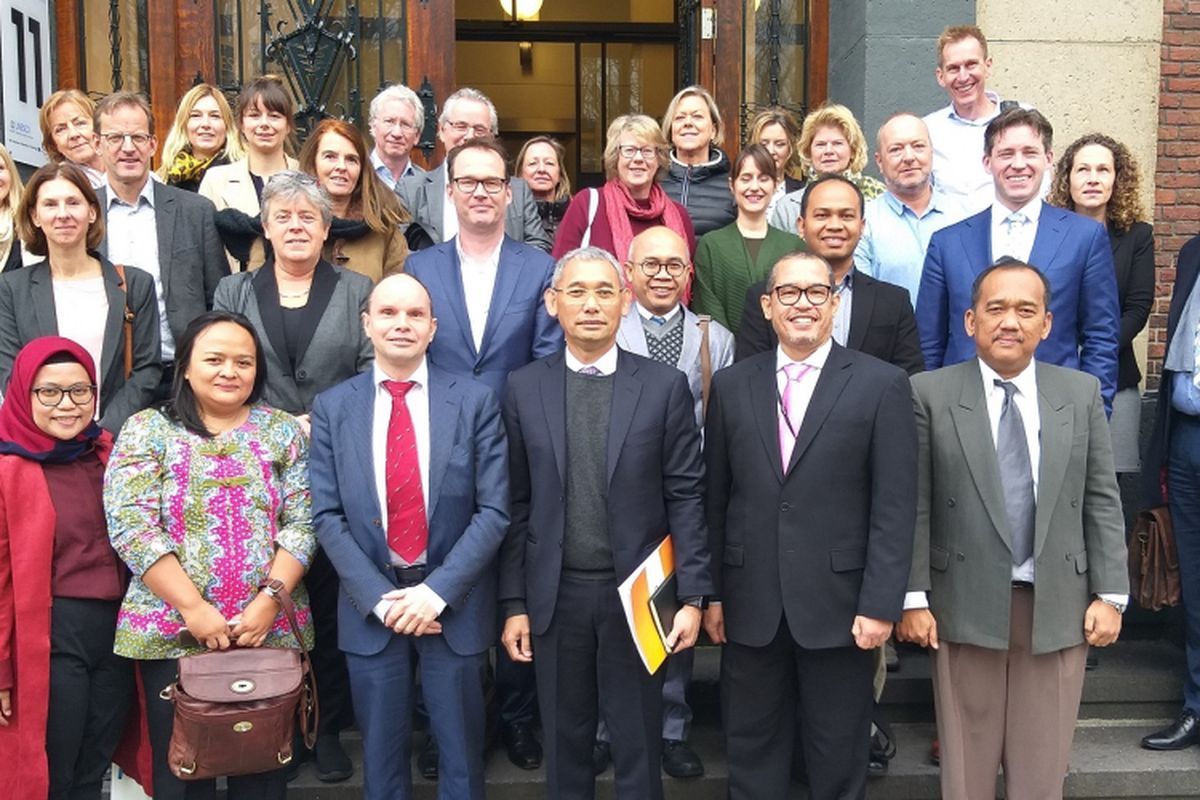 Presiden Direktur LPDP Rionald Silaban usai dengan 15 perguruan tinggi Belanda di kantor Nuffic di Den Haag, Senin (29/11/2018), 