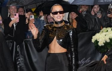 Miley Cyrus saat akan menghadiri Met Gala 2025 yang digelar di Metropolitan Museum of Art, New York, Senin (5/5/2025) waktu setempat.