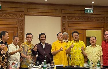 Soqollangan va ochiq mushukning fotosurati