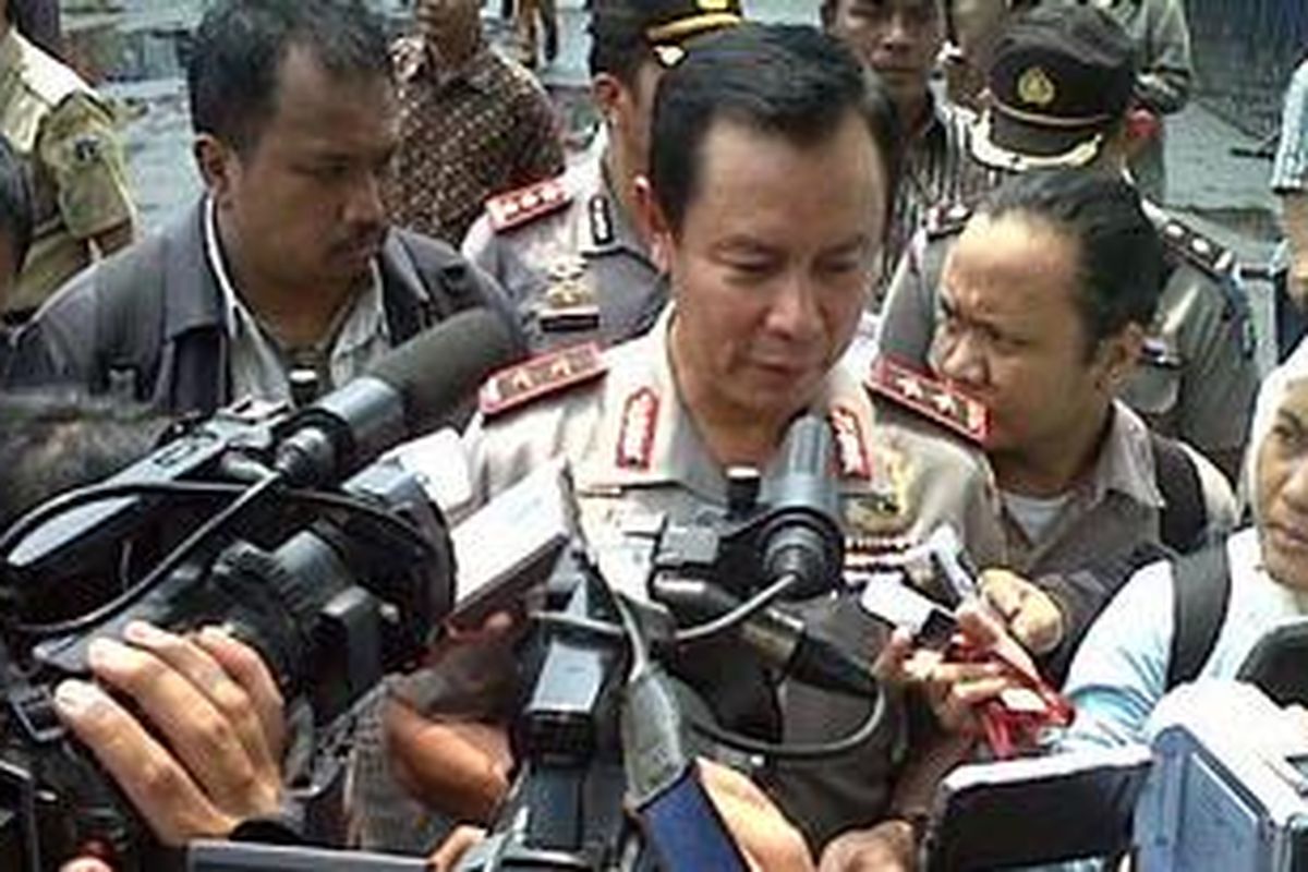 Kepala Polisi Daerah Polda Metro Jaya, Inspektur Jendral Sutarman saat ditemui wartawan usai acara yang diadakan di Parkir Timur Senayan, Jakarta Pusat. Kamis (14/4/2011)