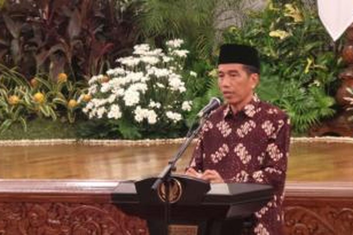 Presiden Joko Widodo memberi sambutan dalam acara Maulid Nabi 1436 H yang diselenggarakan di Istana Negara (2/1/2015)