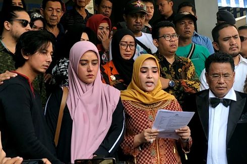 5 Fakta Fairuz A Rafiq Laporkan Mantan Suami yang Hina Bau Ikan Asin