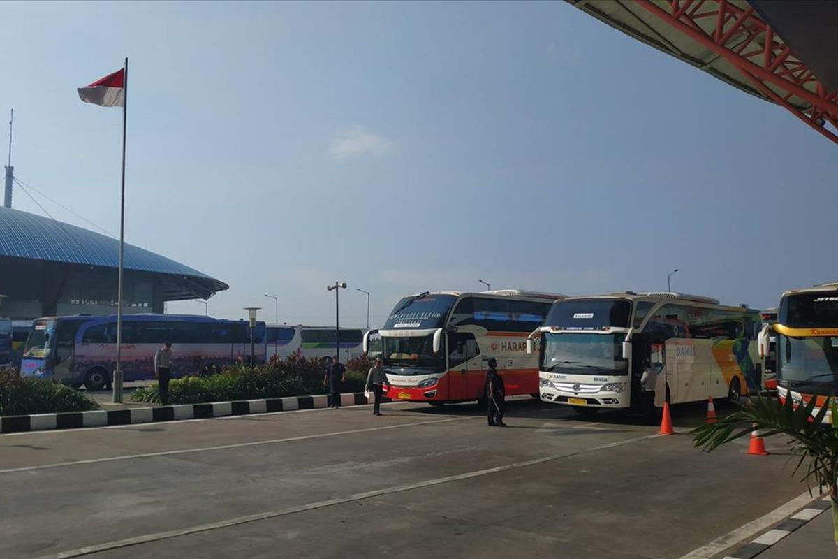 Suasana di Terminal Pulogebang, Jakarta Timur, Senin (10/6/2019).