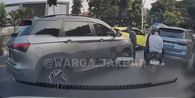 Pria Ini Tabrakkan Diri ke Mobil demi Uang di Pluit Jakut, Beraksi Berulang Kali hingga Jakbar