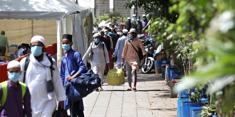 Lebih dari 1.000 peserta tabligh akbar yang digelar di Nizamuddin, New Delhi, India, dipindahkan dari lokasi, dan 24 di antaranya positif terinfeksi virus corona. Tabligh akbar ini digelar pada 31 Maret 2020.